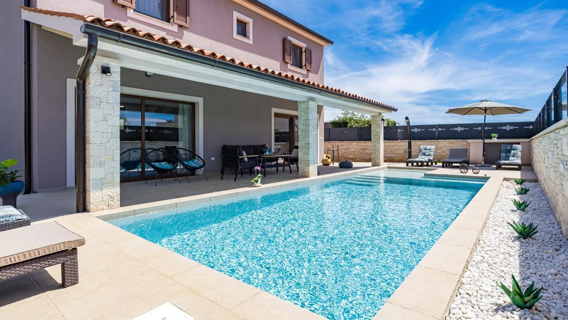 Villa Roma location